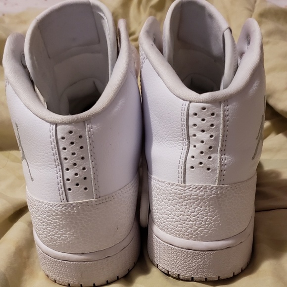 Air Jordan Unisex High Top Gym Shoes - Picture 5 of 8